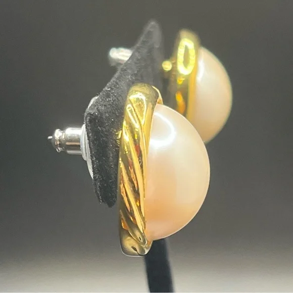 Marvella Faux Pearl Cabochon Style Clip On Earrings Gold Tone Chunky Vintage - Picture 5 of 9
